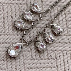 Teardrop crystals necklace in silvertone chain hardware women’s